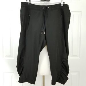 SALE Calvin Klein Black Capris - Size Large